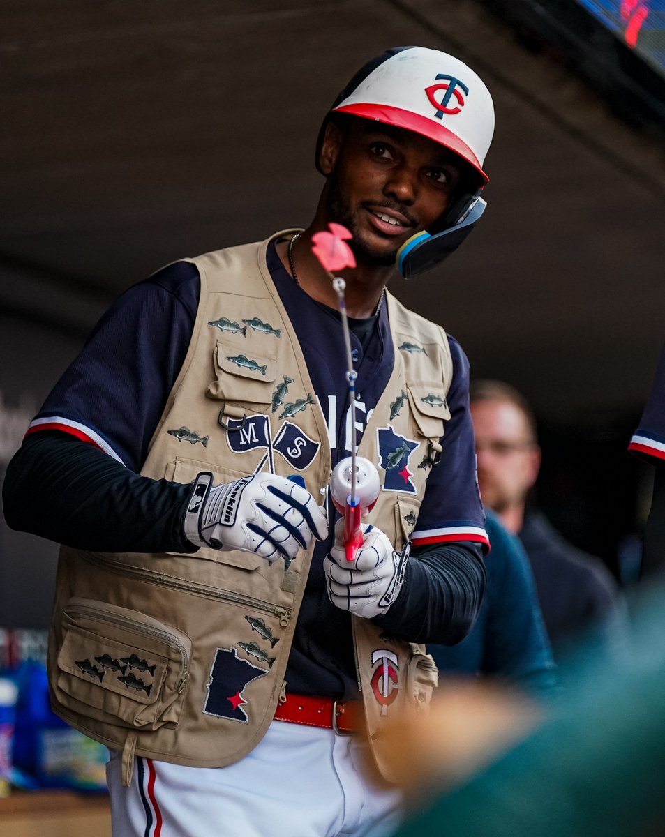 With that home run in the 5th, Michael A. Taylor makes another donation to @UpliftingAth to help support rare diseases. Learn more and join the pledge! pledgeit.org/michael-a-tayl…