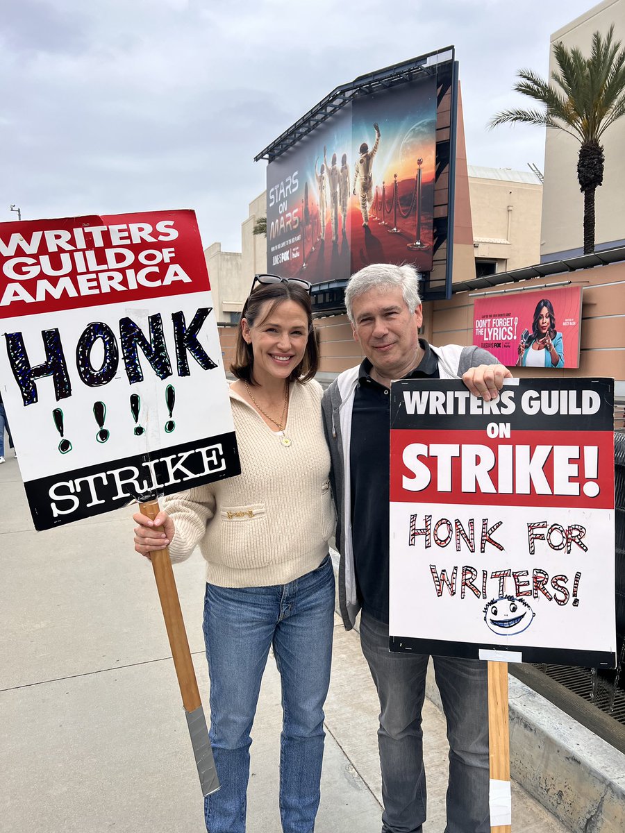 Much respect to Jennifer Garner, who not only brought at least 10 pizzas to Fox today but walked the picket line with Chris Keyser and writers from her show THE LAST THING HE TOLD ME