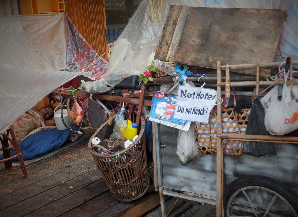 Please do not knock. Not a hotel.
#phnompenh #homeless