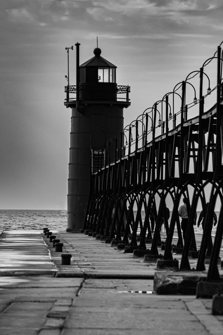 The lighthouse in South Haven, Michigan bit.ly/3GdRo3W #lighthouse  #bw  #bnw  #bw_lover  #monochrome  #blackandwhitephotography   #monoart  #noir  #monochromatic   #monotone  #bwstyleoftheday   #michigan  #puremichigan #michiganders