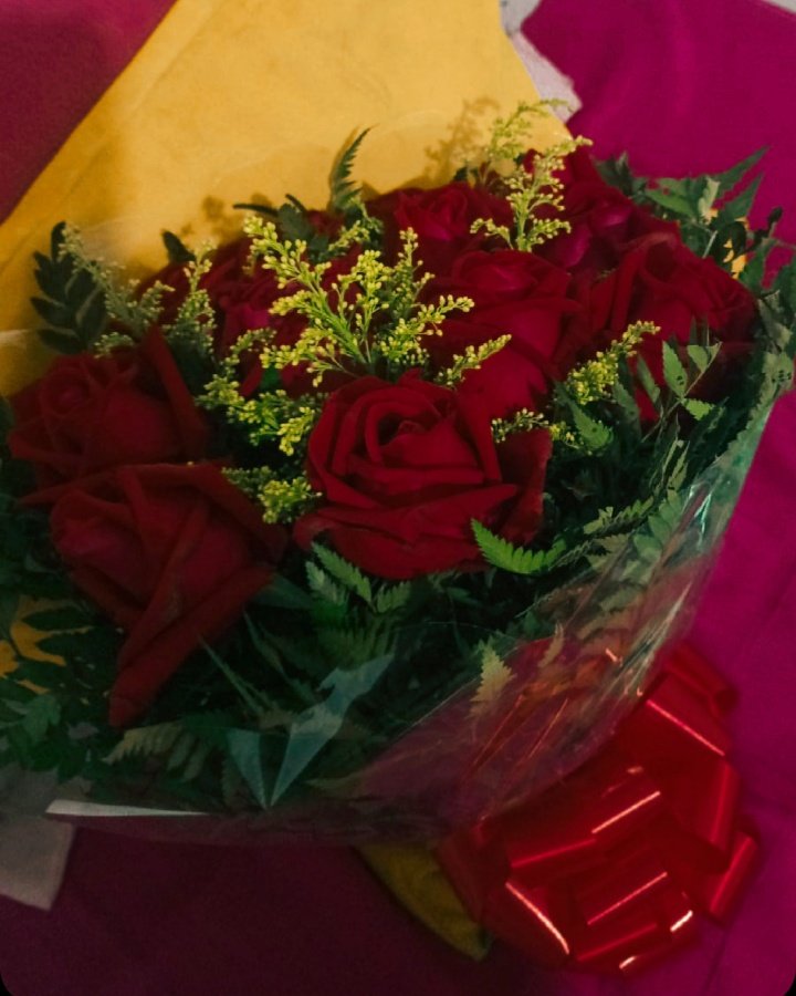 tefyzzv's tweet image. meu sonho de ganhar flores no dia do meu aniversário foi realizado. ❤️