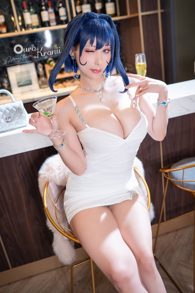 HaneAme_cos2's tweet image. #Hololive Kronii cosplay    
Drink with me 💕

 #HaneAme