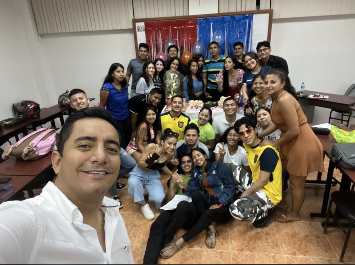her_salcedo's tweet photo. Terminando el primer día del mes con estos niños del “6C” 🤪

Felicidades a todos los niños y a los que lo llevan en el alma también 🥰

Espero que la hayan pasado bonito! 🫶🏻 https://t.co/HLcUcGrSG8