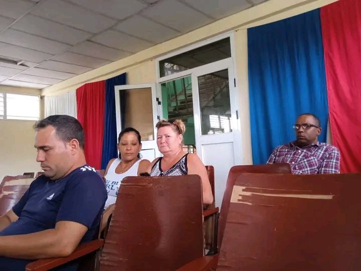 En horas de la tarde seciona  el Consejo de Defensa Municipal en Ciro Redondo, dónde se toman medidas para las intensas lluvias que se pronostican para los próximos días .
#PorCiroRedondoTodo
#LatirAvileño #AnapCuba <a href="/Cristian_R1985/">Cristian Rodríguez Bosch</a> <a href="/AnabelRamrezLp2/">Anabel Ramírez López</a> <a href="/GuemesFrank/">Frank Guemes Alonso</a>