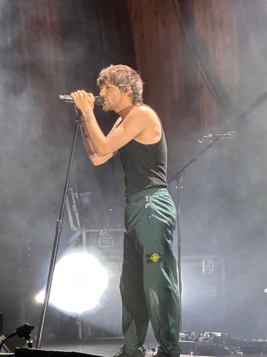 tdefenseless28's tweet photo. Sorry but tonight’s recap is just going to be lou in this tank top. Nothing else. https://t.co/QAE5tDlkXH