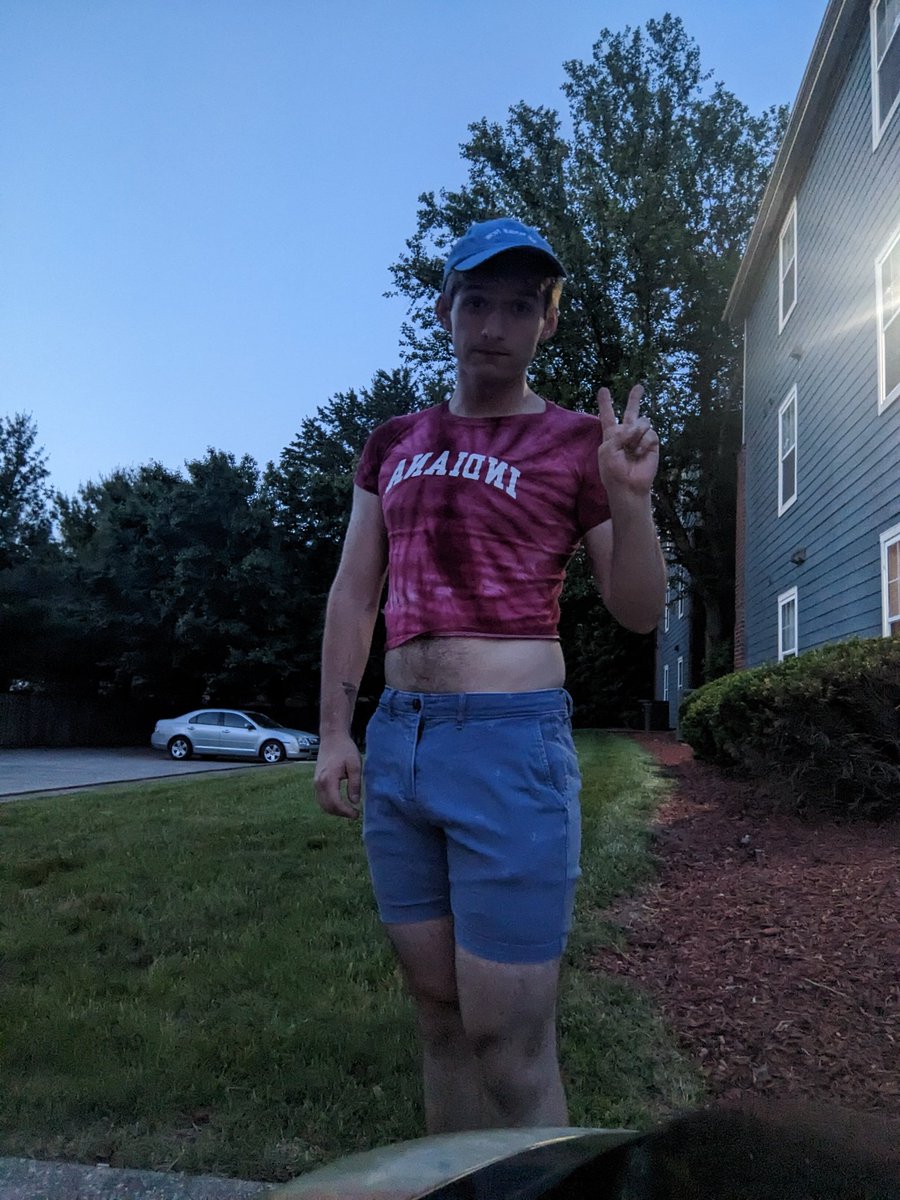 Tonight's fit for my first barcrawl this pride month 😊🌈

What do we think?