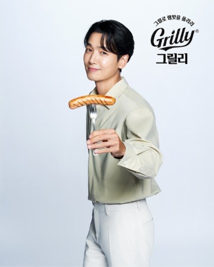 [ARTICLE/LINK] 230602 Dongwon F&B selected actor #JungKyungHo as model for 'Grilly' 

🔗naver.me/5QGbvT9d

#정경호