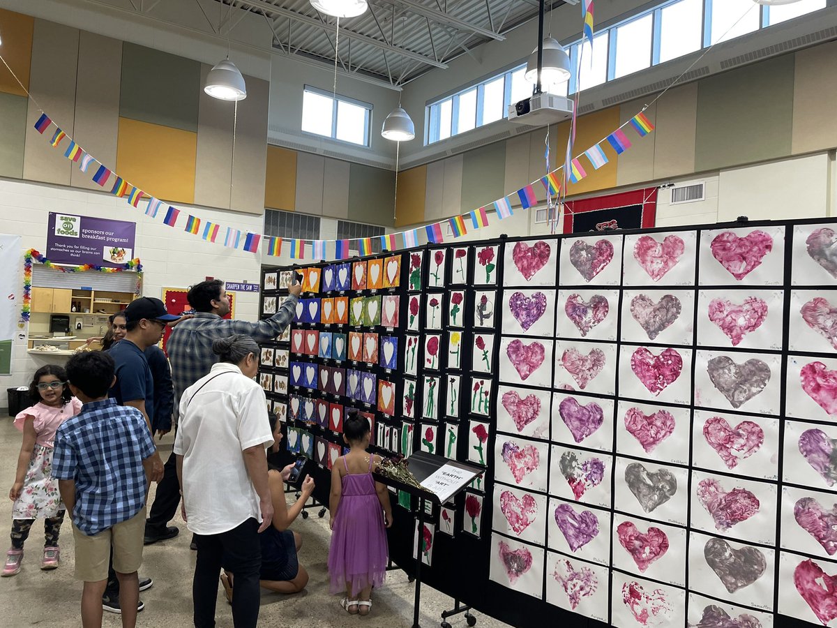 Great turnout of students and families at the @WGHillElem Reggio Art Gallery Night. The ECDP/K program is full of talented artists. So happy to have been invited! @FMPSD