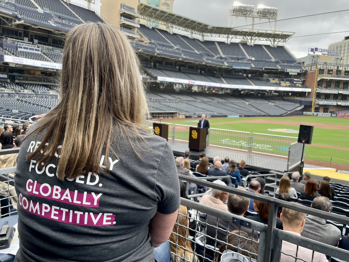 SDRegionalEDC's tweet photo. To our investors, community partners, & guests: Welcome to our 2023 Annual Dinner. ☀️
Tonight, we’re celebrating San Diego’s continued collaboration toward regional prosperity, global competitiveness, & an #inclusiveSD—we’re celebrating you. https://t.co/9R4OCuwY6q