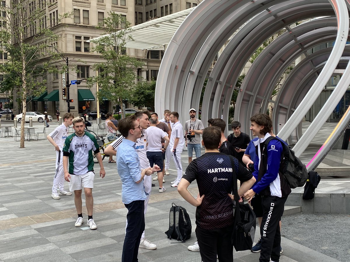 ….👍 <a href="/CraftyMoustache/">Crafty</a> …making of in Dallas at #crl #dreamhack with all European participants <a href="/LiFoxRL/">LiFox</a> <a href="/CalixRL/">Calix</a> <a href="/Hartmann_RL/">Hartmann</a> <a href="/Mjeyzo_/">EYG Mjeyzo</a> <a href="/HamburgerHaie/">Hamburger Haie</a> <a href="/UniRocketeers/">UniRocketeers</a>