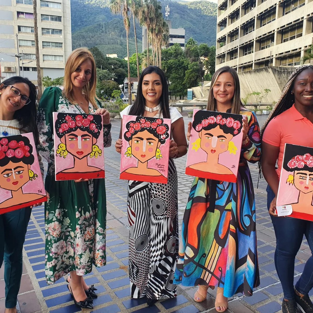 CorpoelecInfo's tweet image. La fuerza trabajadora del Sistema Eléctrico Nacional disfrutó de una jornada creativa con “Arte y Café”, promovida por #Asoelec, como parte de su décimo tercer aniversario.

#IntegraciónEnLaDiversidad