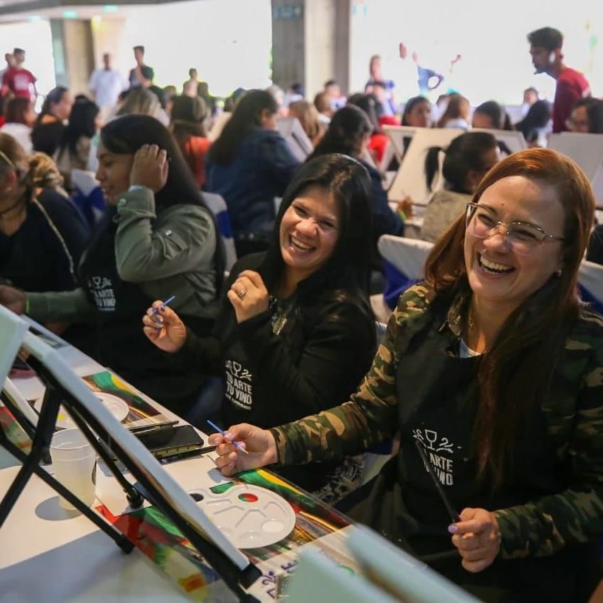 CorpoelecInfo's tweet image. La fuerza trabajadora del Sistema Eléctrico Nacional disfrutó de una jornada creativa con “Arte y Café”, promovida por #Asoelec, como parte de su décimo tercer aniversario.

#IntegraciónEnLaDiversidad