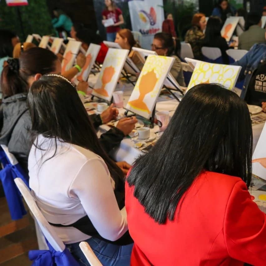 CorpoelecInfo's tweet image. La fuerza trabajadora del Sistema Eléctrico Nacional disfrutó de una jornada creativa con “Arte y Café”, promovida por #Asoelec, como parte de su décimo tercer aniversario.

#IntegraciónEnLaDiversidad