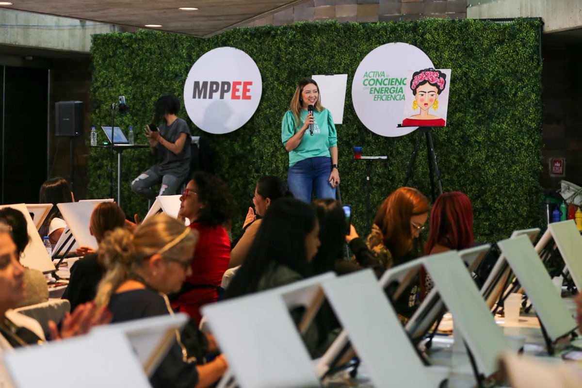 CorpoelecInfo's tweet image. La fuerza trabajadora del Sistema Eléctrico Nacional disfrutó de una jornada creativa con “Arte y Café”, promovida por #Asoelec, como parte de su décimo tercer aniversario.

#IntegraciónEnLaDiversidad