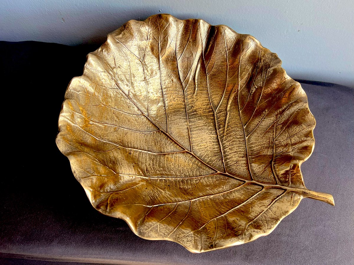 Beautiful large metal leaf  bowl by ThePhenomenalOnes etsy.me/3ISB6hU via @Etsy 🌺🌺🌺EVERYTHING 20% OFF!🌺🌺🌺#giftforherideas #giftforher #antiques #vintagedecor
