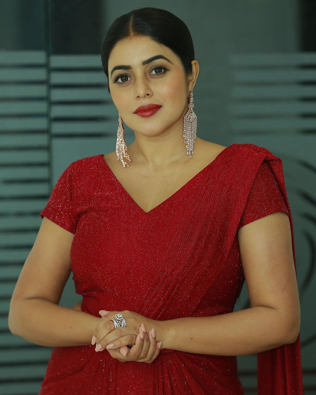 THE PRIME on X: KODUKU:Ante,edho telika chusa PADMAVATHI:Video kuda  theskunav anukunta Koduku shock ayadu,ventane padmavathi koduku modda notlo  petteskoni cheekatam start chesindhi… KODUKU:Ahhh amma.. Padmavathi koduku  modda baga cheekesthundhi ...