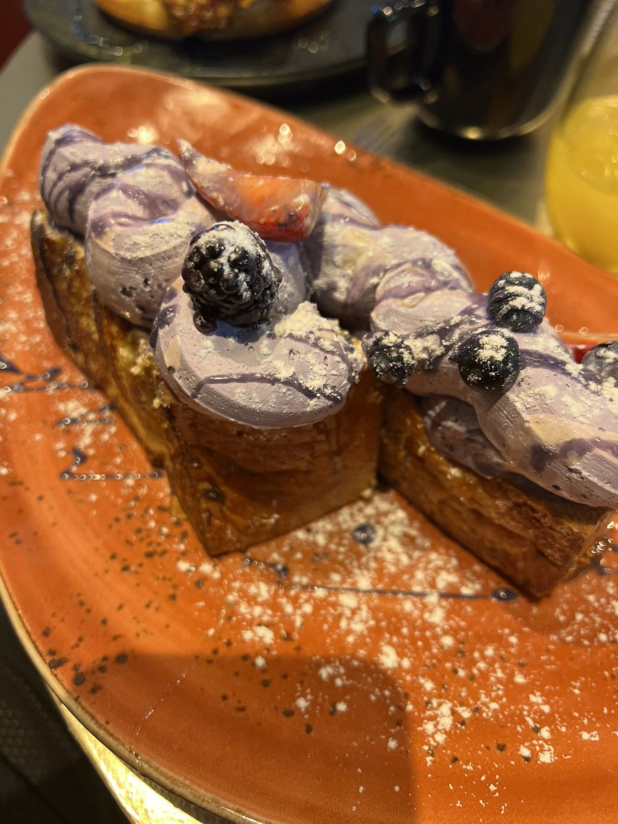 ItsAFost's tweet image. I only go to Vegas for the food, mostly in the form of french toast or waffles 🧇