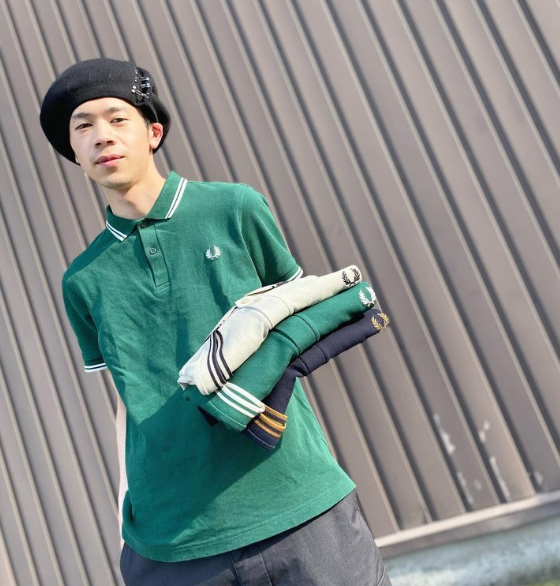 uoak's tweet photo. 「今日着る服は、写真に残る服」
スマホで写真を撮ることが日常になっている時代、今日着てる服は、写真に残る服。これ着てた時、こんなことがあったなぁ～って😌洋服は思い出と共に…
#unitedoak #フレッドペリー #バズリクソンズ #オーシバル #愛媛県 #松山市 #Tシャツ #oak #美沢 #久米 #銀天街 https://t.co/nspaU0yw15