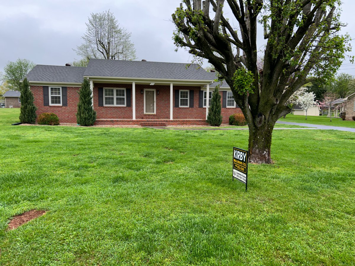 Looking for a family home or investment property check out this home in McMinnville, TN waiting for a new owner.  Price reduced and motivated seller.  Follow the link to learn more about this great opportunity in a well established safe neighborhood. kirbyrealtytn.com/listings/Mc-Mi…