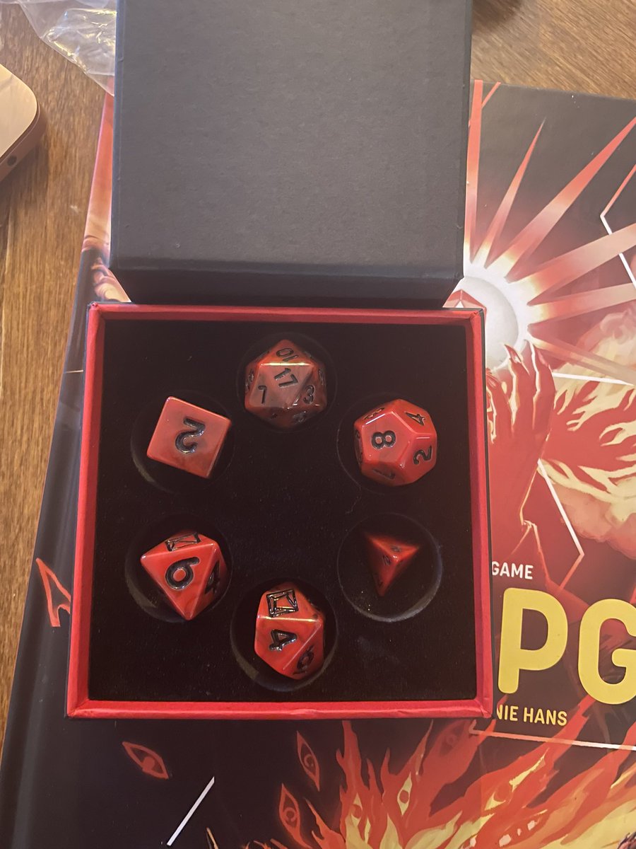 It’s here and it’s beautiful! Couldn’t get the premium dice but these are gorgeous too. #DIERPG