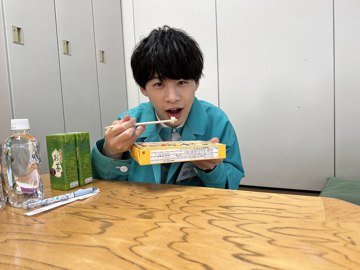 このあと生放送に1人で出演。
緊張で箸が進まない堀内！

#スパフル #ぽかぽか