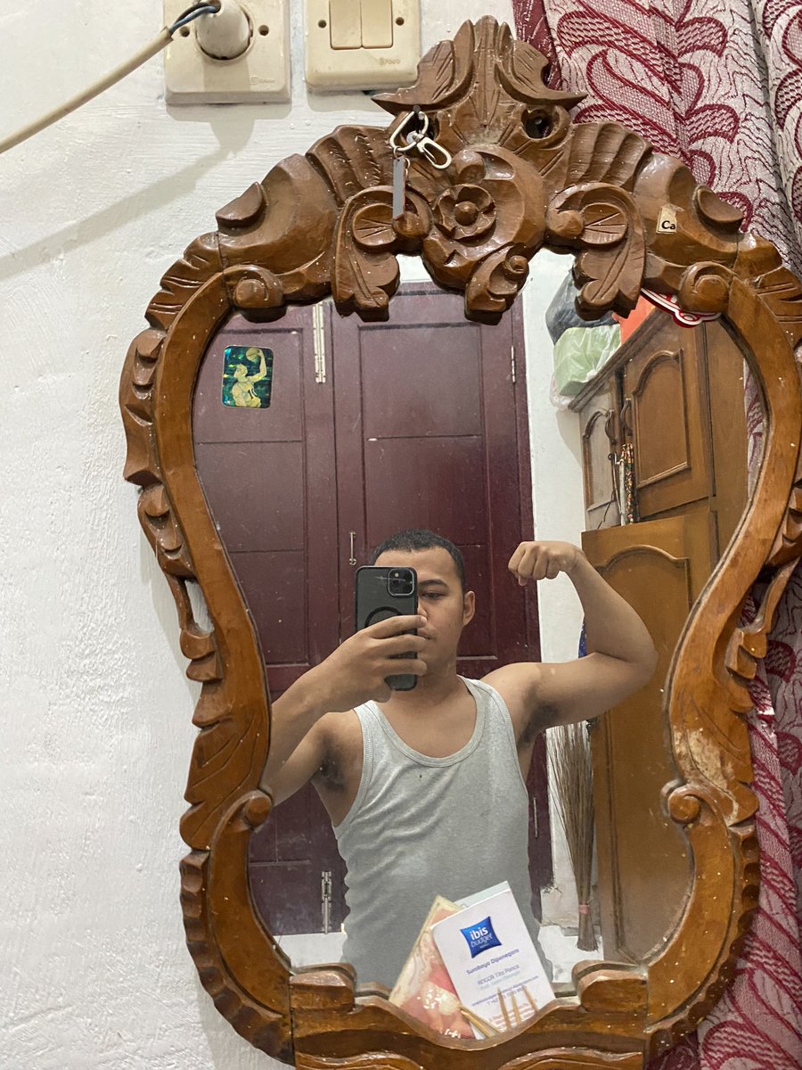 titoAPN's tweet photo. Happy Pride Month! Try a flex selfie after a lil workout #Pride #PRIDEMONTH https://t.co/LiGJlO9OAp
