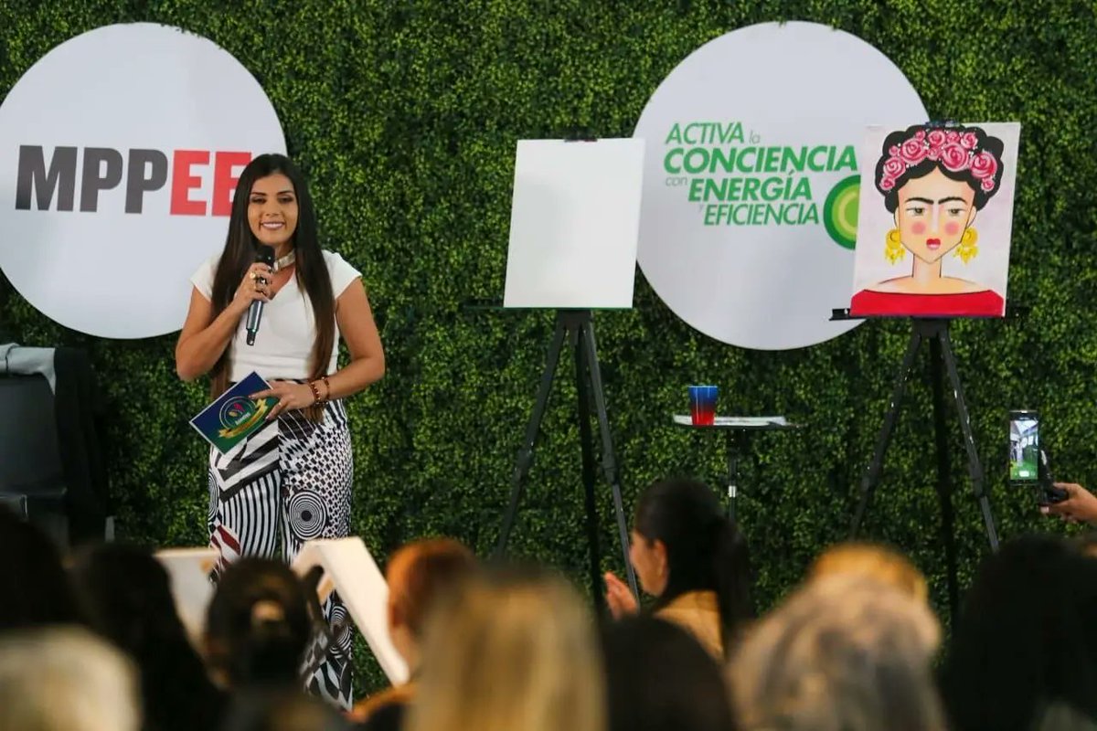 CORPOELECBAR_'s tweet image. Vía @NestorLReverol

Con “Arte y Café” la fuerza trabajadora del Sistema Eléctrico Nacional disfrutó de una jornada creativa promovida por #Asoelec, como parte de su décimo tercer aniversario.