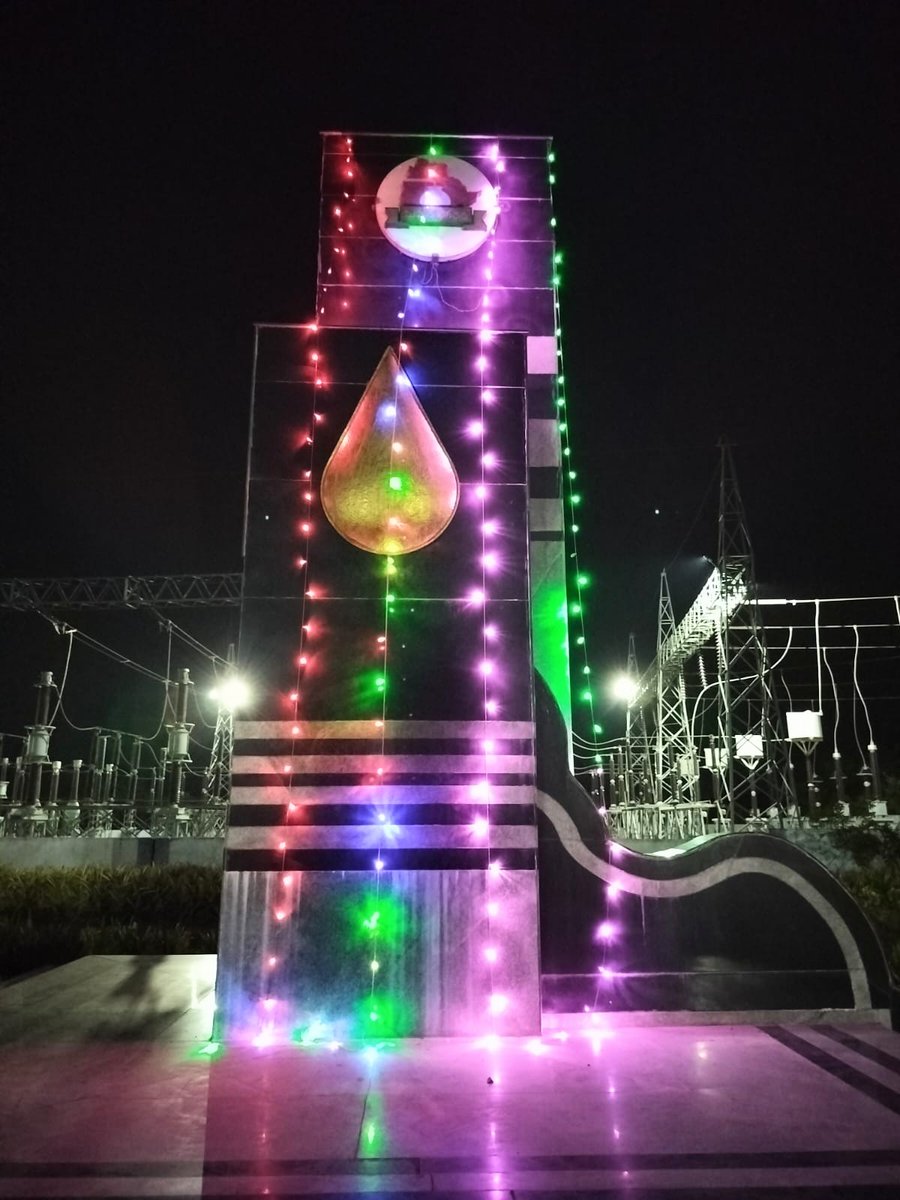 SmitaSabharwal's tweet photo. #TelanganaTurns10 
Mission Bhagiratha lights up commemorating the hopes, aspirations and achievements of #Telangana ✨
Happy #TelanganaFormationDay to the citizens, the Martyrs and their families 🙏 https://t.co/0AYUoYOLSx