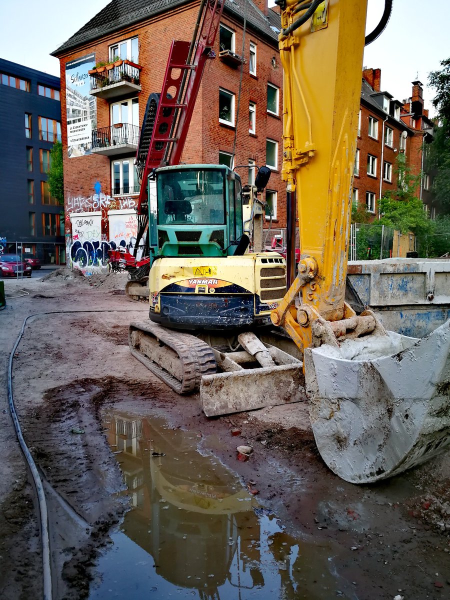 Drei Farben Gelb
#schanze mit <a href="/Marshal_Strtart/">Marshal Arts</a> und Sonnenschirm🏖️ Susannenstr. 
sowie Baustelle Bartelsstraẞe 🏗️