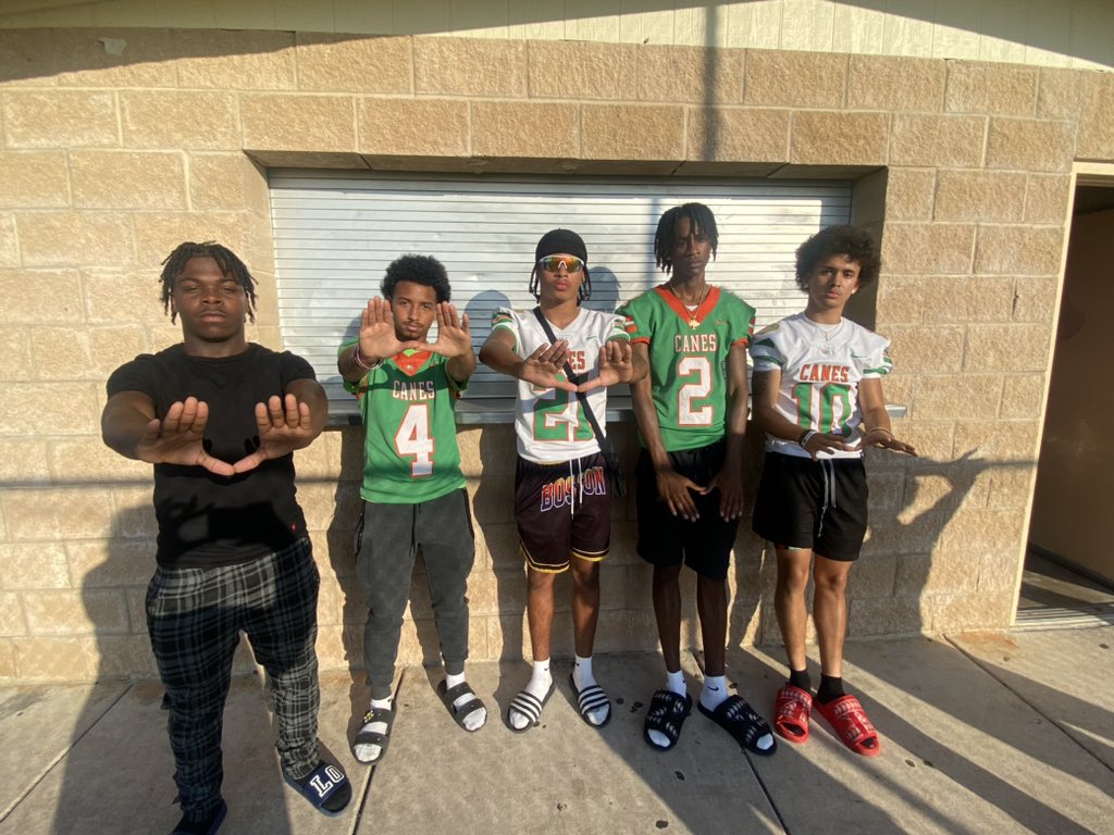 SAISDSamHouston's tweet photo. Mighty Hurricane Spring Football game! 💚🧡💚🧡 #powerinhurricanes #webelieve #hardworkwork https://t.co/fePDE1WZMR