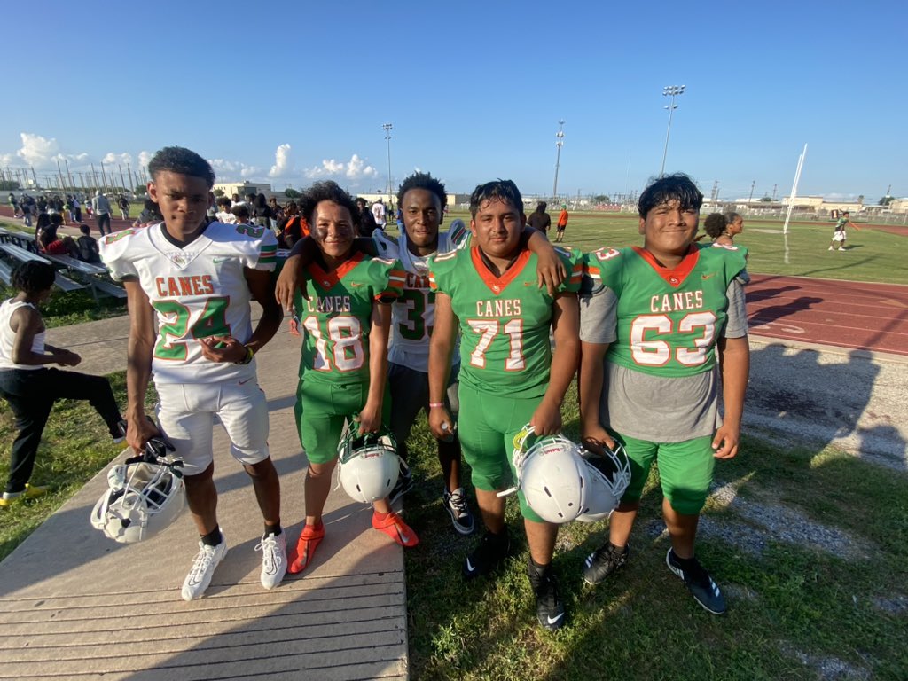 SAISDSamHouston's tweet photo. Mighty Hurricane Spring Football game! 💚🧡💚🧡 #powerinhurricanes #webelieve #hardworkwork https://t.co/fePDE1WZMR