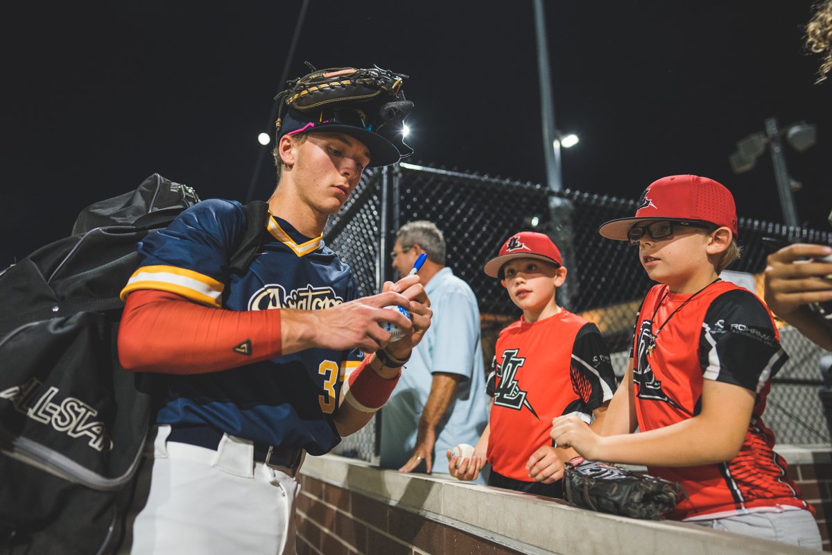 #4faves from win #2 on the season for the <a href="/Lafayette_BSB/">Lafayette Aviators</a> tonight.