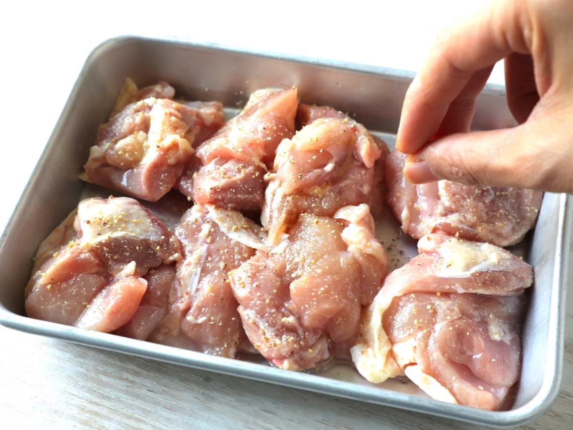 ネギ塩×レモンは間違いない！！包んで焼くだけ「鶏肉の香味レモンホイル焼き」！