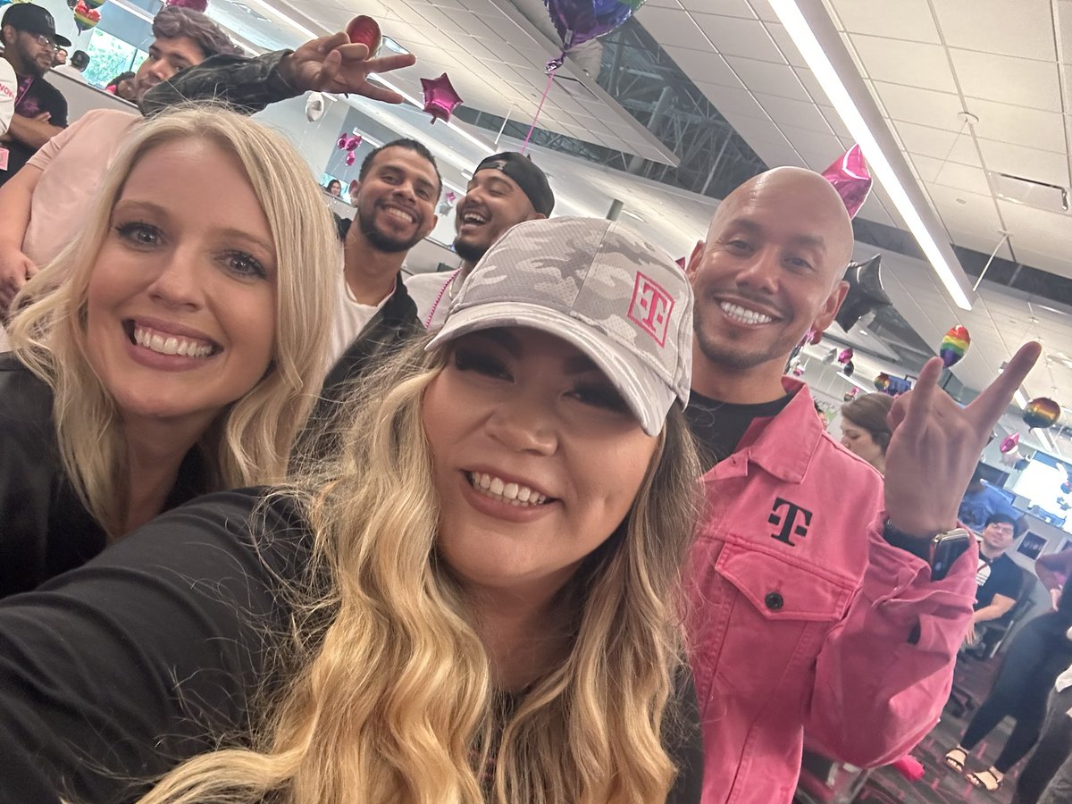 What a great day to be working for <a href="/kingsburg_cec/">T-Mobile Kingsburg CEC</a> <a href="/csandoval111/">Christie Sandoval</a> <a href="/DanielDoerschel/">Daniel Doerschel</a> 🩷