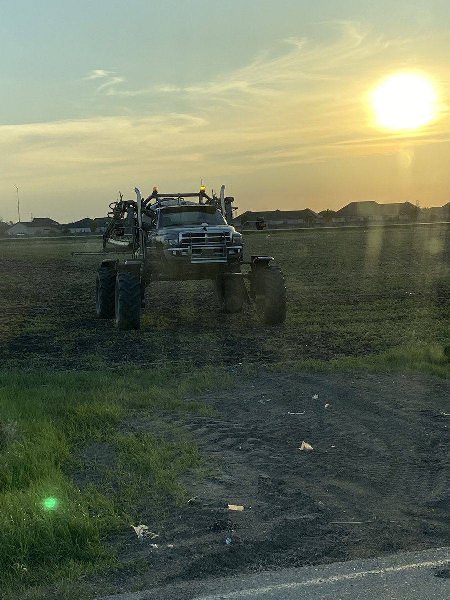 I’ve been in a lot of sprayers in my day, green, red, blue, yellow you name it… but this bad boy takes the cake! Curious as to what we would need to get <a href="/FieldViewCanada/">FieldView Canada</a> rocking and rolling in a gunmetal grey set up with smoke stacks!? #StreetLegal