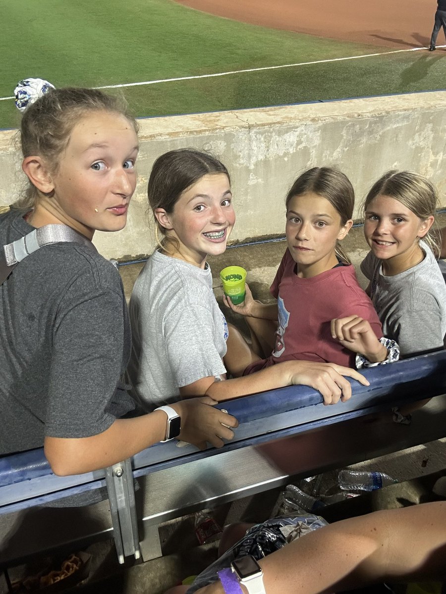 #WCWSSELFIE #STILLHERE 😅😅🌧️🌧️🥎🥎