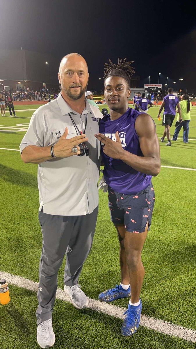 markell_smith6's tweet photo. Had a great time @SFA_Football camp today thank you @Coach__Fentress for coaching me today🤝.Blessed to receive Camp Running Backs MVP!!!!
Nice meeting you @CoachCarthel and @CoachMattStorm !!!!!
@_CoachMercado
@CoachCastorena
@20Castorena
@SR_scouting
@Dtigers6685
@dctf https://t.co/oNiLvjlXhZ