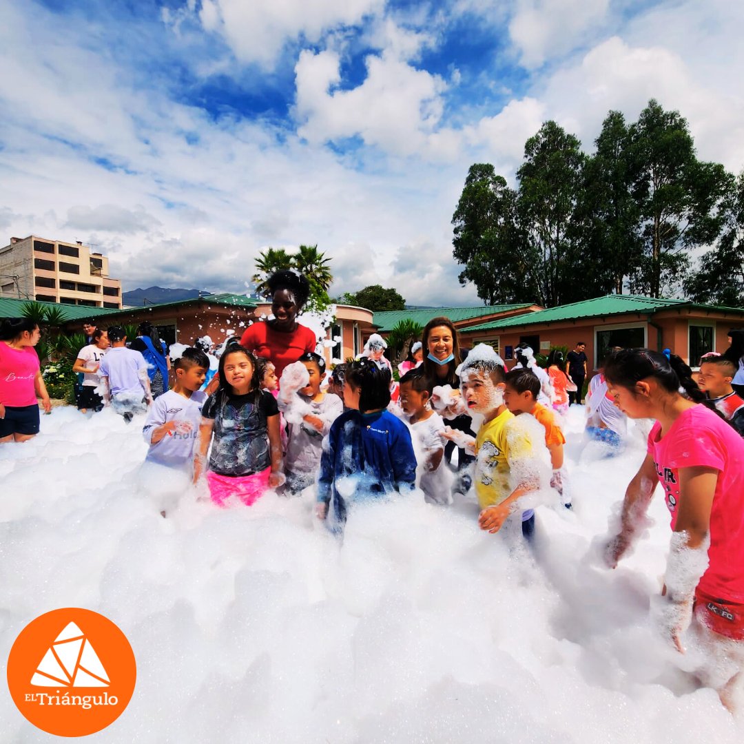Diversión en el Día del Niño 🎈💦 En El Triángulo, sabemos que no hay nada como un baño de espuma para hacer el día más divertido. ¡Nuestros niños disfrutaron  al máximo de su día especial! Vamos a seguir celebrando y creando momentos inolvidables.

#DiaDelNiño