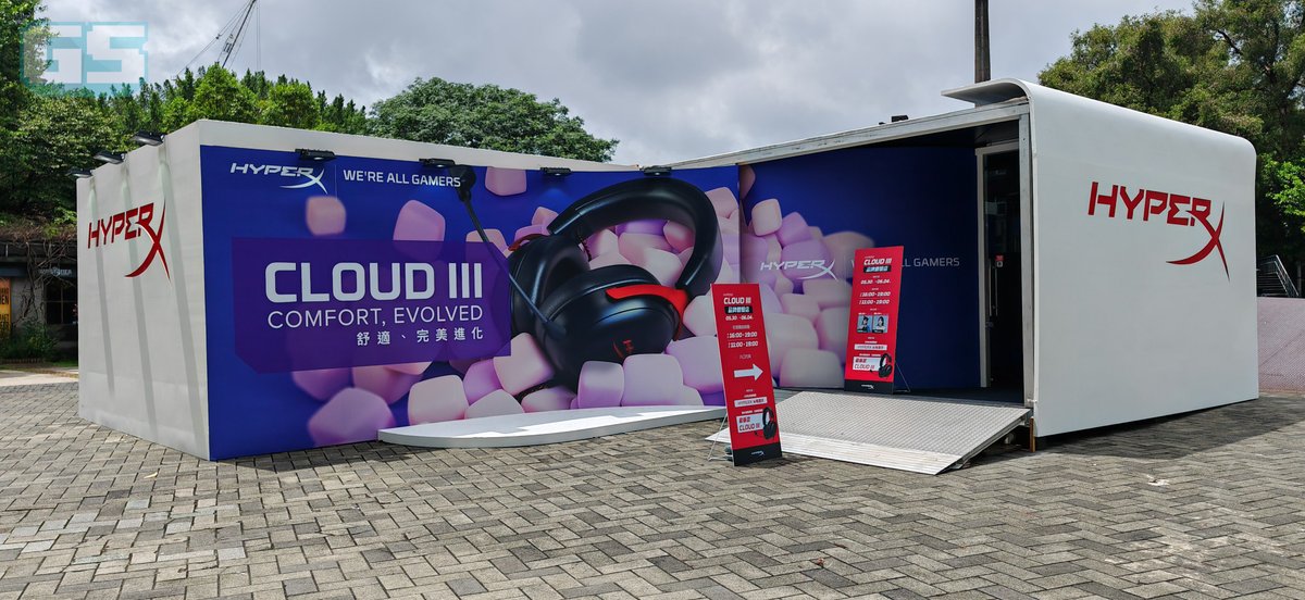 GamerSantaiMY's tweet photo. Kami ke booth HyperX untuk mencuba pelbagai headphones dan earphones baru termasuk Cloud III sempena COMPUTEX Taipei!
#COMPUTEX #COMPUTEX2023 #COMPUTEXTaiwan https://t.co/kzX2wKQ6xy