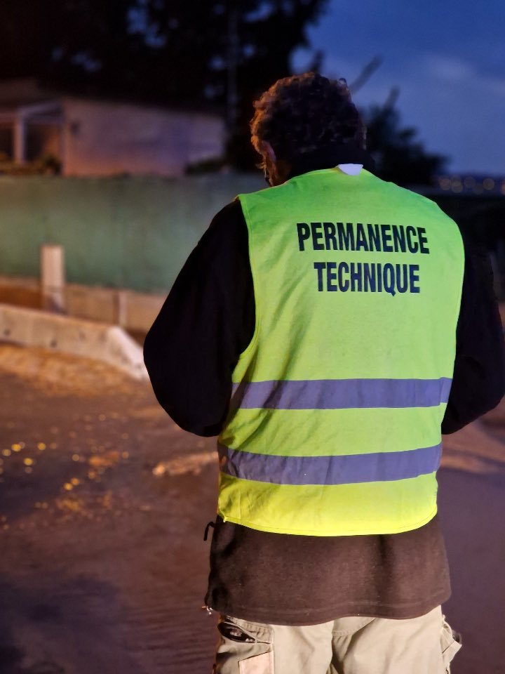 Fuite d’eau due à une rupture de canalisation en cours avenue de Corse.
Personnel technique et pompiers sur place pour résoudre le problème, évitez le secteur car l’avenue a dû être fermée.
Merci pour votre compréhension.