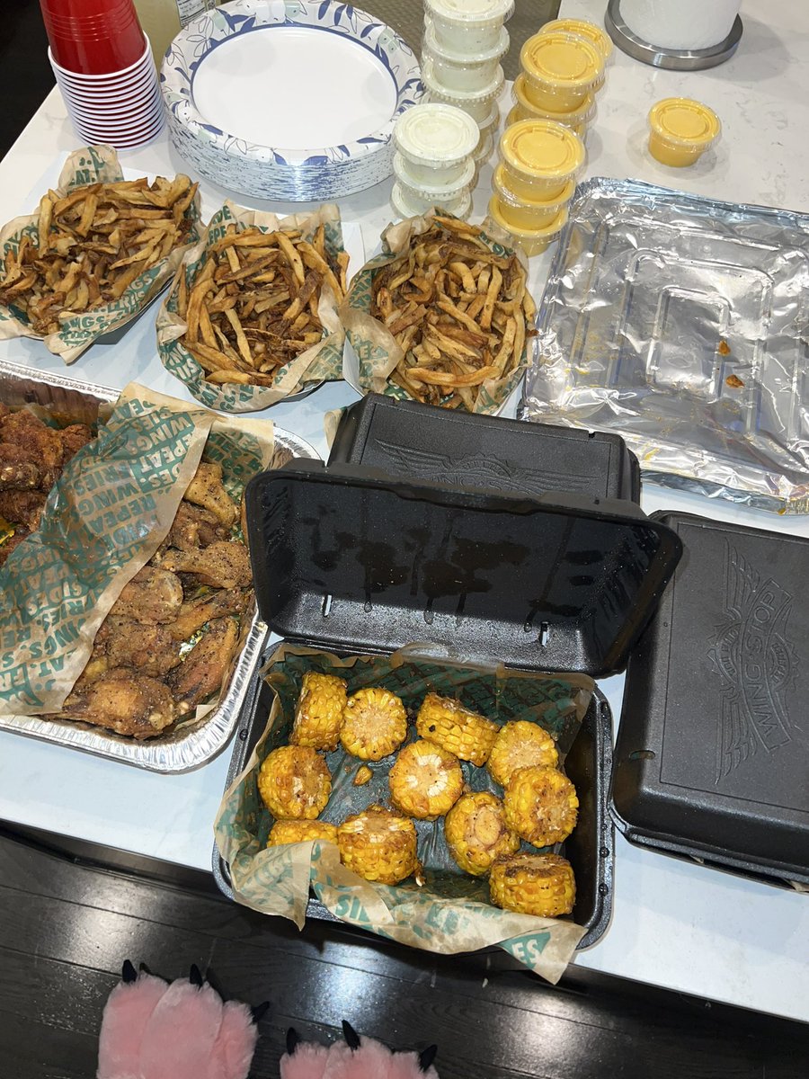 Latto's tweet image. Ya bitch wanna party w Cardi 🥳