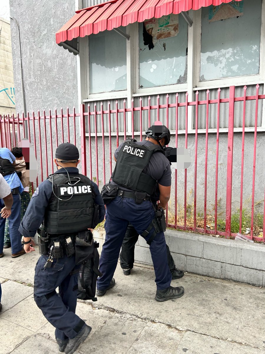 Your #USMATF #FBIFTF #FBIGTF <a href="/USMS_PSWRFTF/">Pacific Southwest Regional Fugitive Task Force</a> at work! Code 4. The four Suspects wanted for <a href="/LAPDOlympic/">LAPDOlympic</a> #Homicide in custody.  Doing their part to keep the community safe. #ComplyNowComplainLater #LAPD #FBI #LACLEAR  The #relentless pursuit continues....