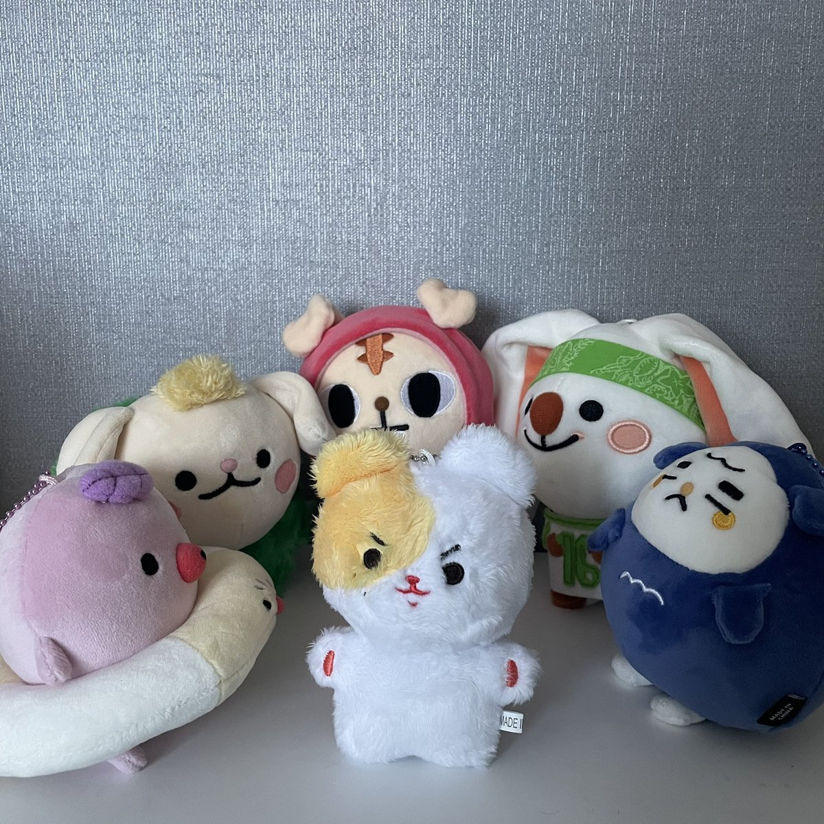 0_kkyukkeu_0's tweet photo. 오늘 출고된다고 확인했는데 오늘 도착해버려서 일어나자마자 날 설레게 한 함토리🐹💜

크크루친구들한테 환영인사(?)도 받고 오자마자 튭튭이도 뺏어버린 함토리였답니다🤭 https://t.co/fW2j4cbw4D