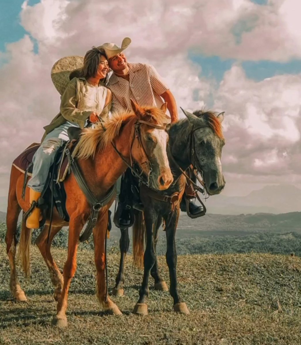 @mor1019jhaiho On their farm🥰