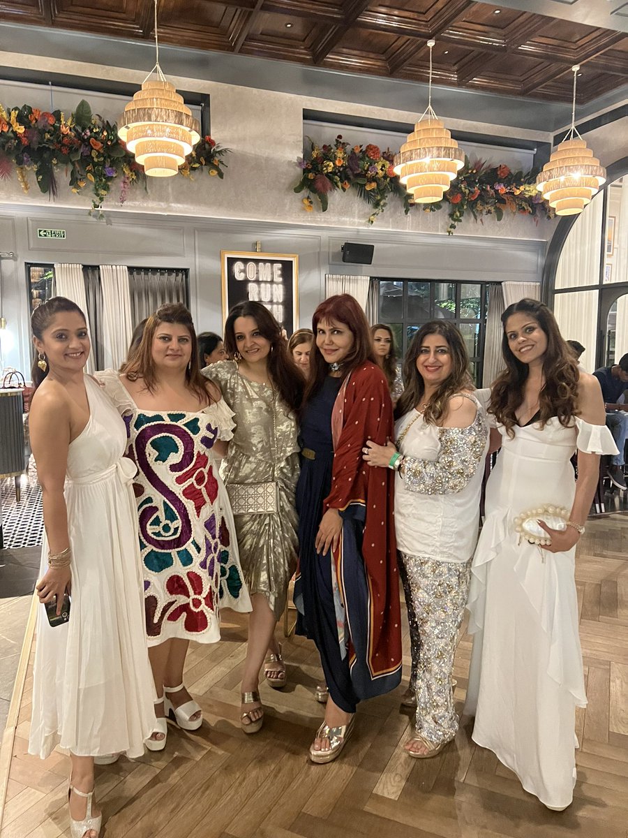 nishjamvwal's tweet image. I think I underestimated the pure fun of #purefun #relationships 

I’m beginning to think depth intensity investment is overrated 

#NishaJamVwal 
@nishjamvwal