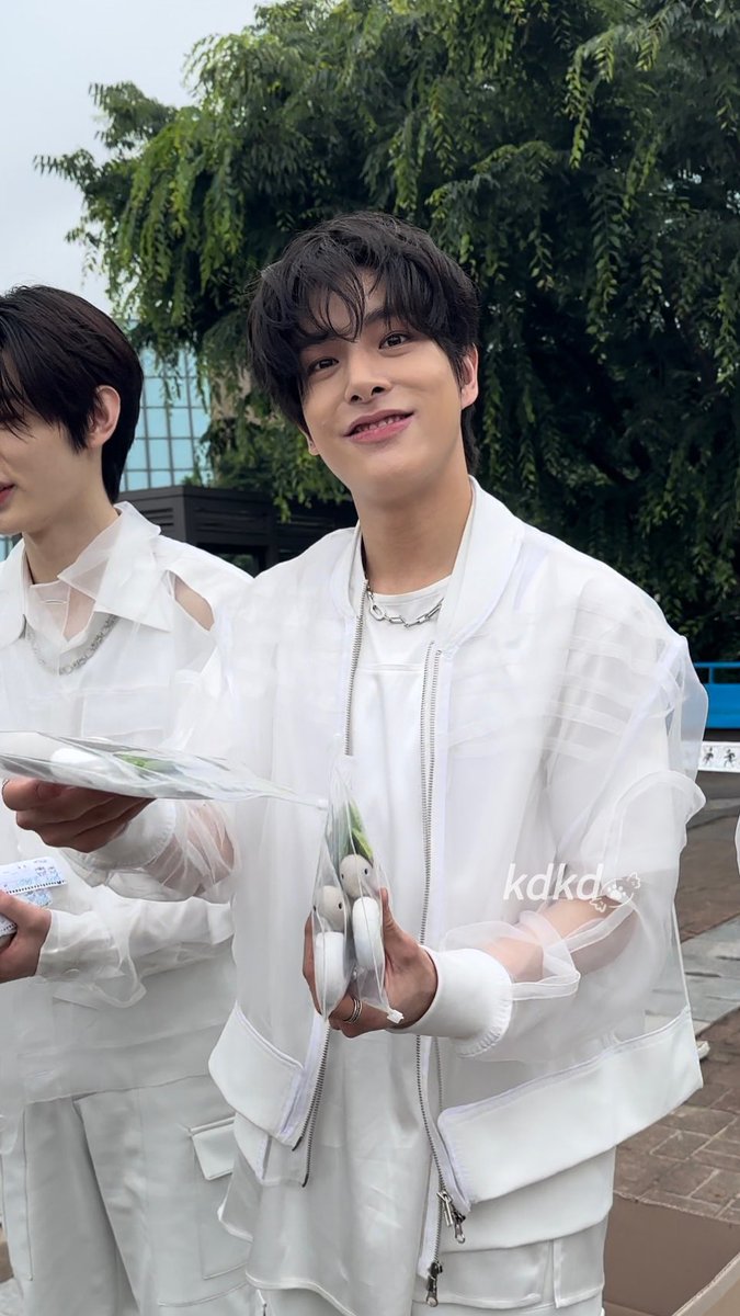 candypuppyjakey's tweet photo. 예쁘🥺 https://t.co/bKJze29gZv