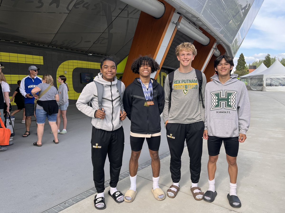 jamesrbauman's tweet photo. had a great time down at hayward for the OSAA state meet with my team. broke one school record and am blessed to now be be a state champion and leading 5A in the 100m dash(10.77) along with my 200m (22.38) placing 7th and 4x100(43.28) placing 4th. blessed to be a champ https://t.co/ozrWKDmVXz