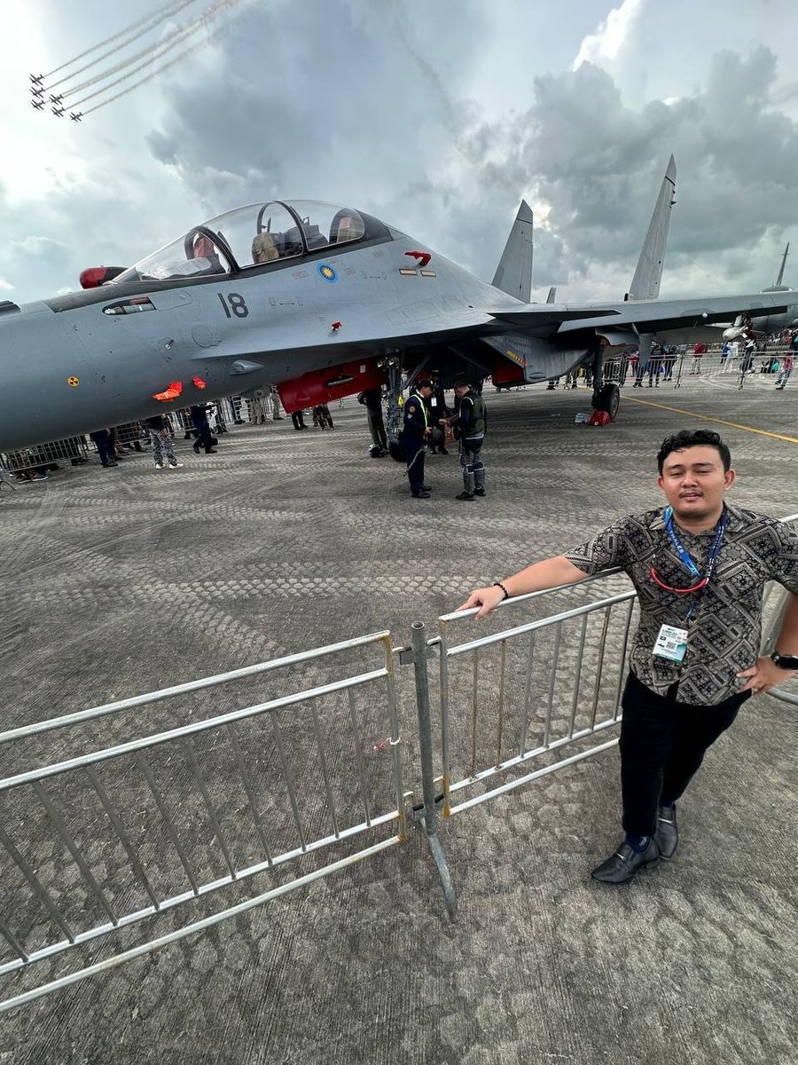 Kembang la kena puji ada gaya Diplomat dengan Lect2 
#LIMA23