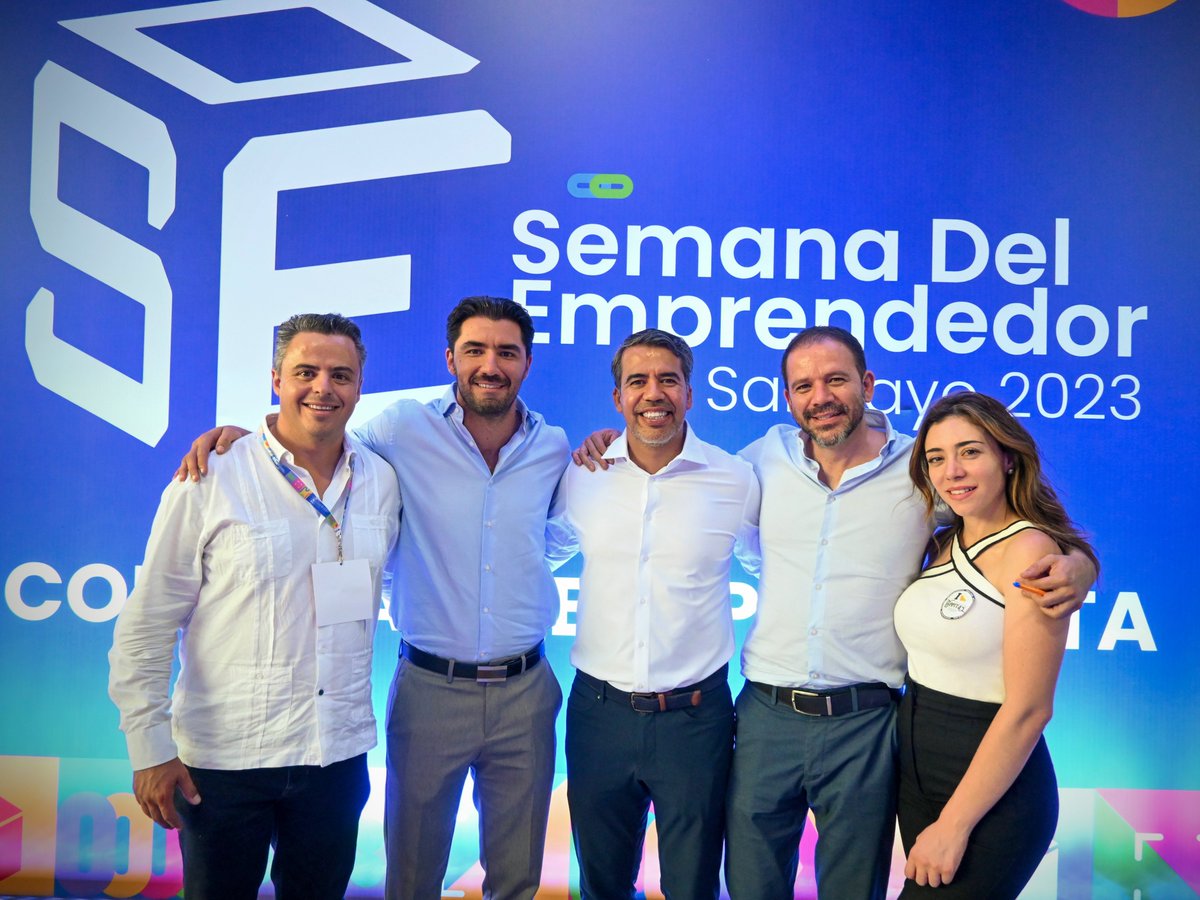 DrMANGAL's tweet photo. Gracias amigo, @pavelpardo8, por tu increíble participación en la Mesa de Líderes de nuestra #SemanaDelEmprendedor2023 y hablarnos sobre tu experiencia y desarrollo durante tu carrera como futbolista profesional. ⚽

¡Sigamos conectado! #Conecta #Idea #Proyecta #ManuelGálvez https://t.co/8HlY4m8VOO