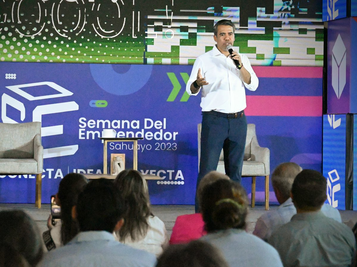 DrMANGAL's tweet photo. Gracias amigo, @pavelpardo8, por tu increíble participación en la Mesa de Líderes de nuestra #SemanaDelEmprendedor2023 y hablarnos sobre tu experiencia y desarrollo durante tu carrera como futbolista profesional. ⚽

¡Sigamos conectado! #Conecta #Idea #Proyecta #ManuelGálvez https://t.co/8HlY4m8VOO